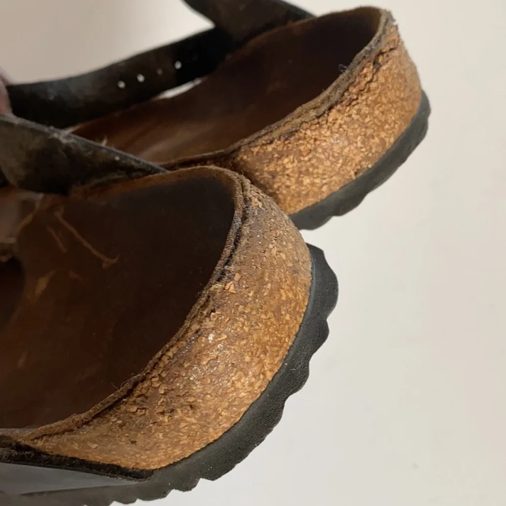 Birkenstock’s black gizeh‎ thong sandal- Birk Size 40